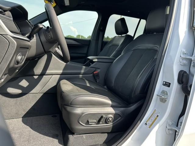 new 2025 Jeep Grand Cherokee car, priced at $38,615