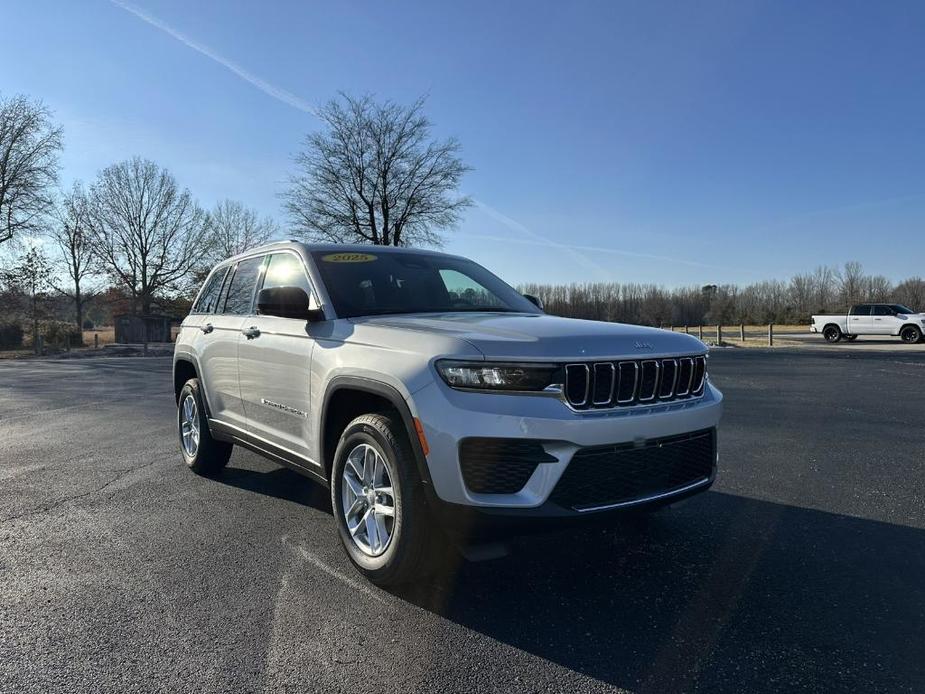 new 2025 Jeep Grand Cherokee car, priced at $37,175