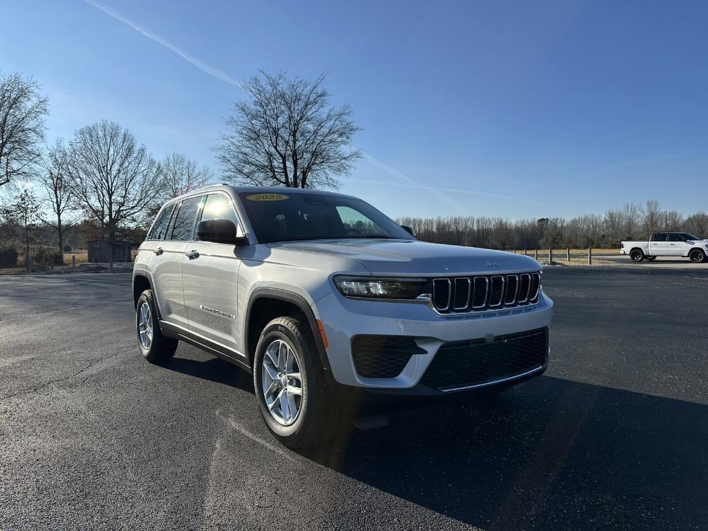 new 2025 Jeep Grand Cherokee car, priced at $36,175