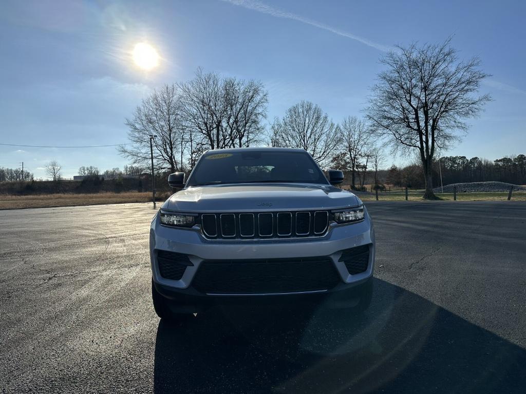 new 2025 Jeep Grand Cherokee car, priced at $37,175