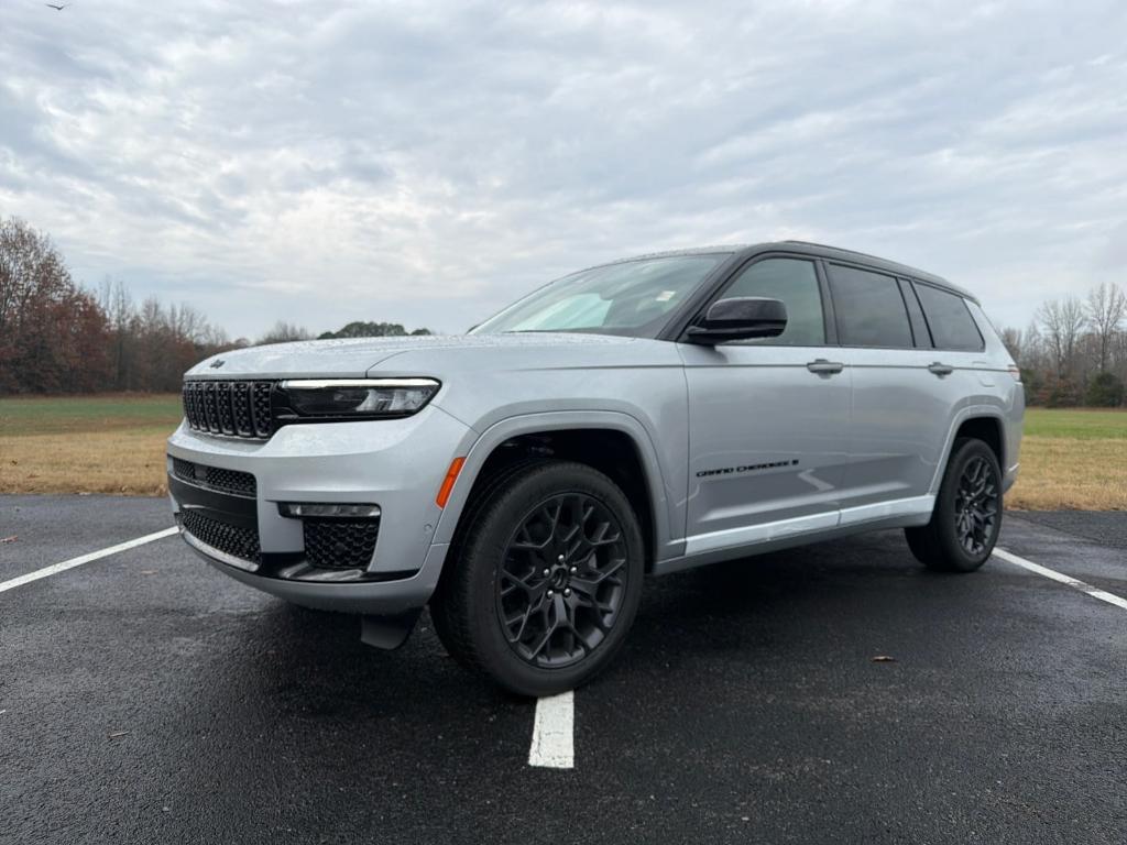 new 2025 Jeep Grand Cherokee L car, priced at $59,691