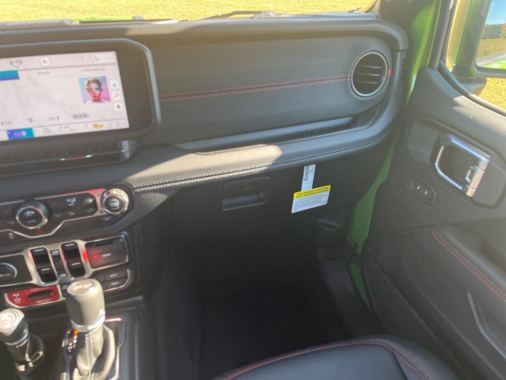 new 2025 Jeep Wrangler car