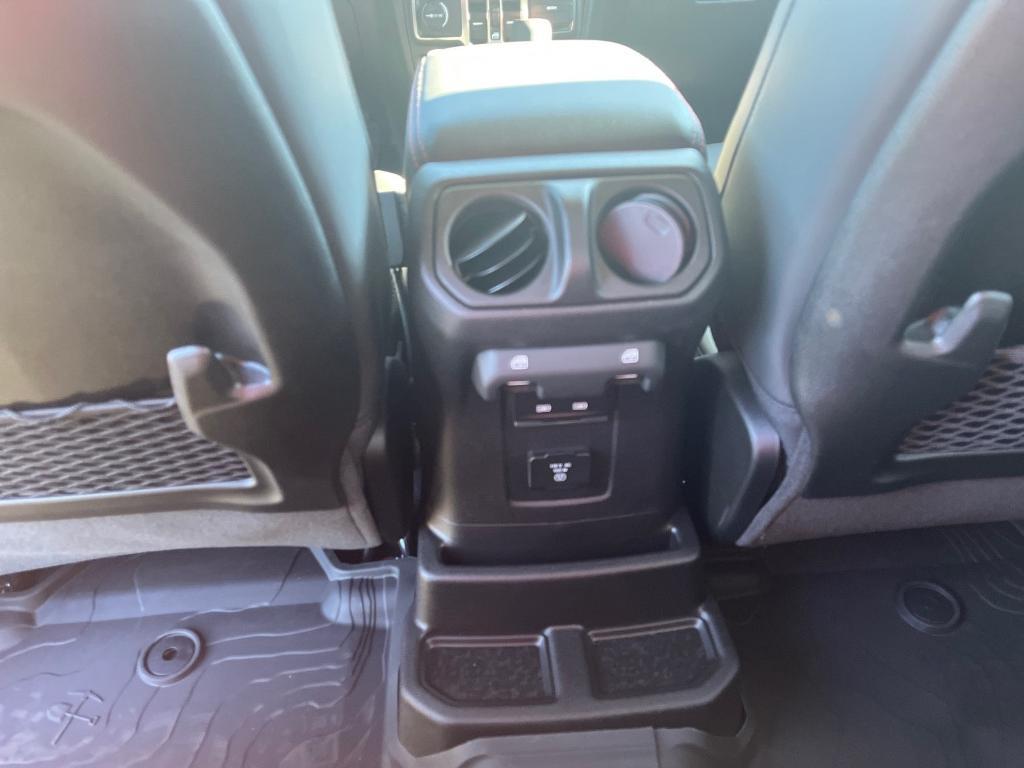 new 2025 Jeep Wrangler car