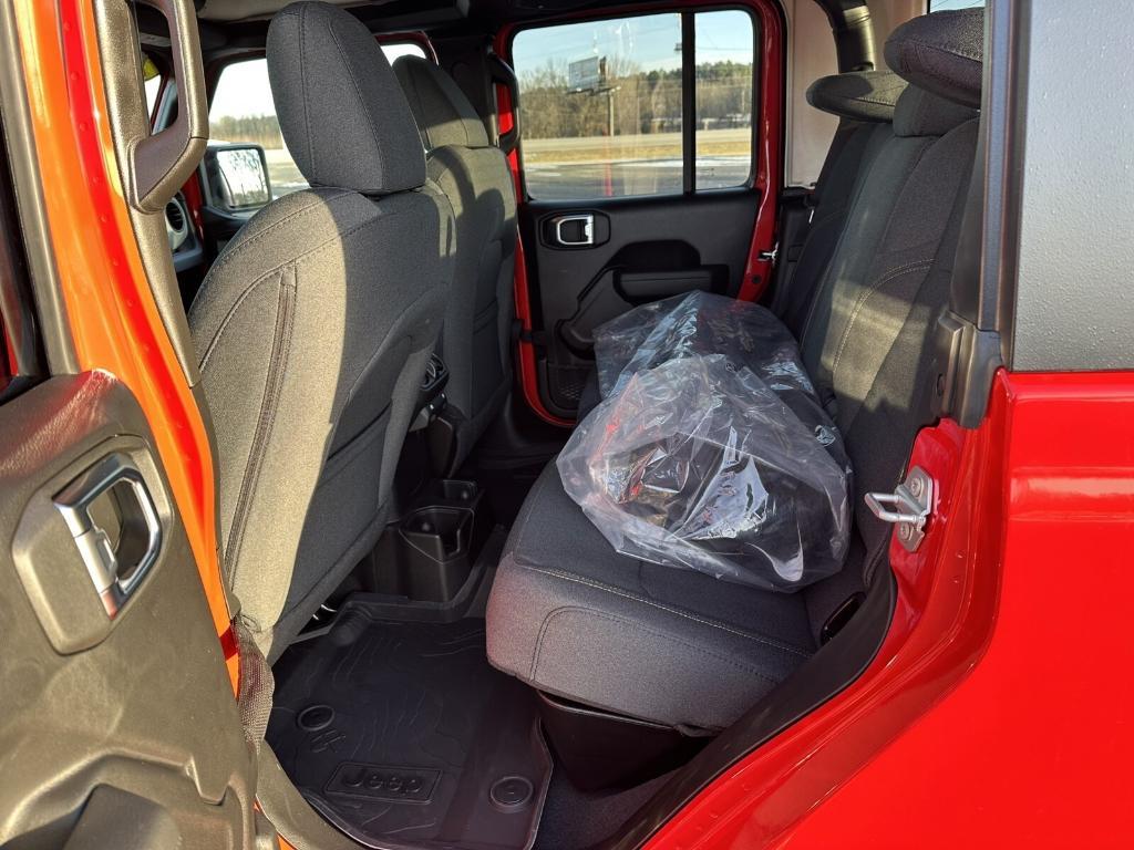 new 2025 Jeep Gladiator car, priced at $42,285