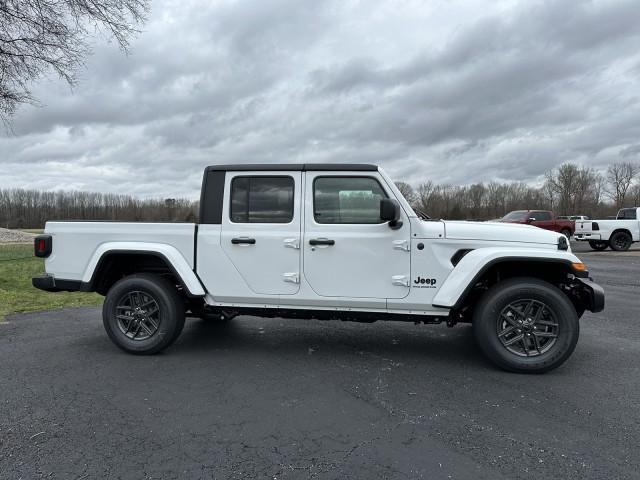 new 2024 Jeep Gladiator car, priced at $47,678