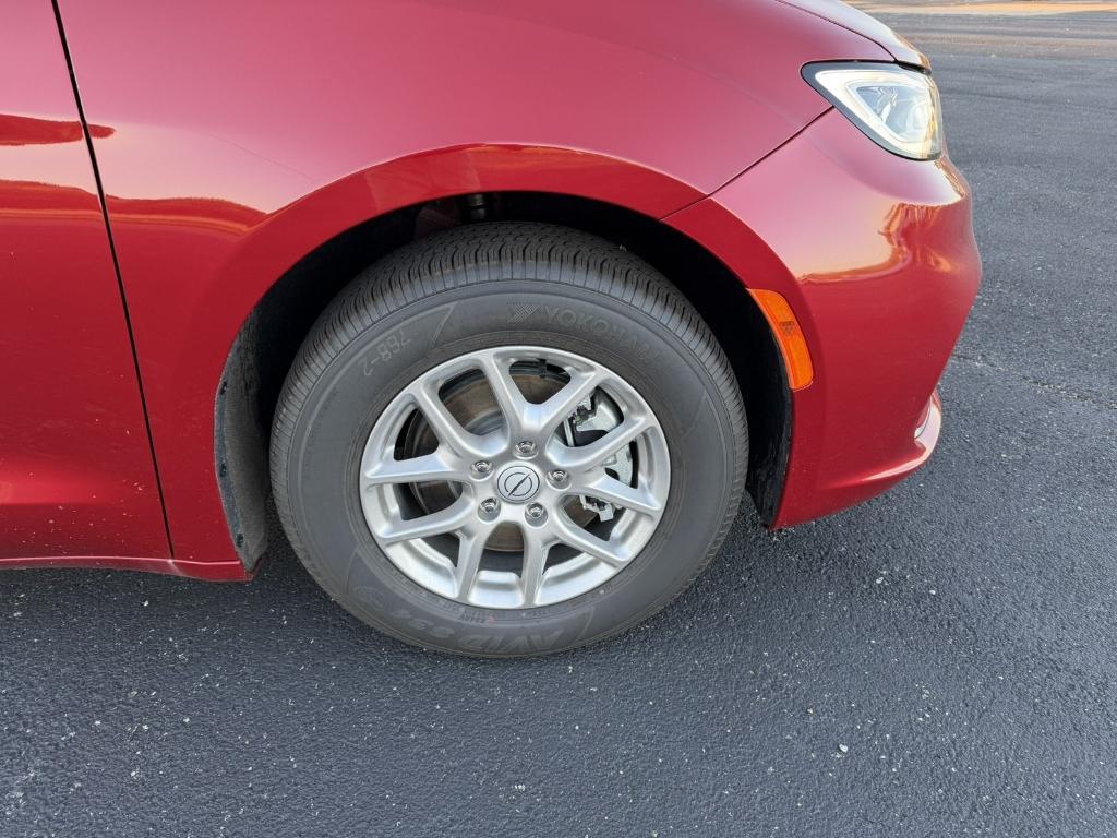 new 2026 Chrysler Pacifica car, priced at $40,935