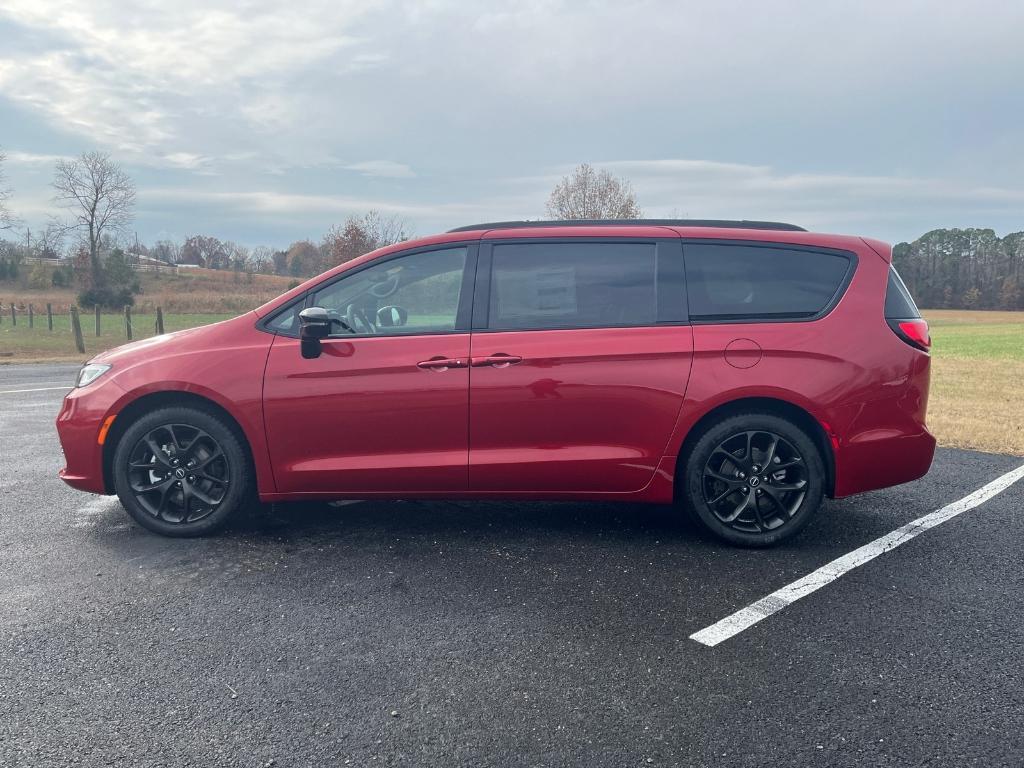 new 2026 Chrysler Pacifica car, priced at $44,828