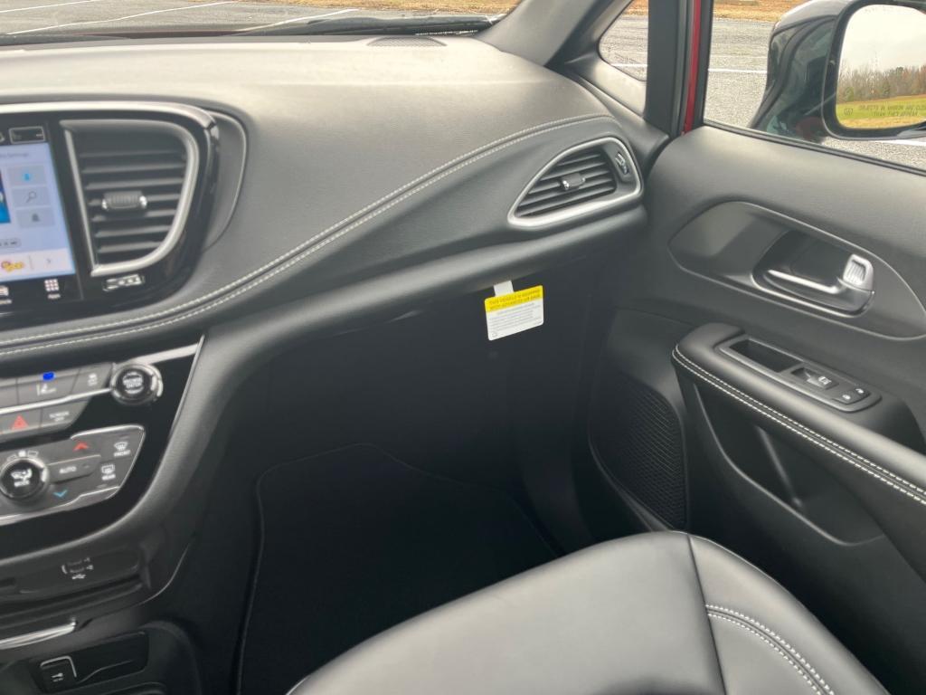 new 2026 Chrysler Pacifica car, priced at $44,828