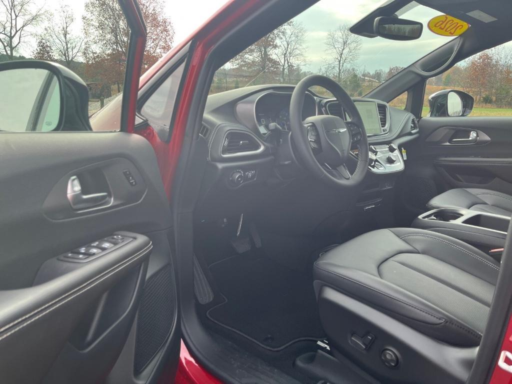 new 2026 Chrysler Pacifica car, priced at $44,828