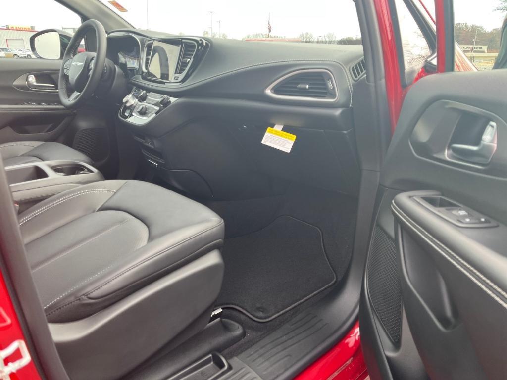 new 2026 Chrysler Pacifica car, priced at $44,828