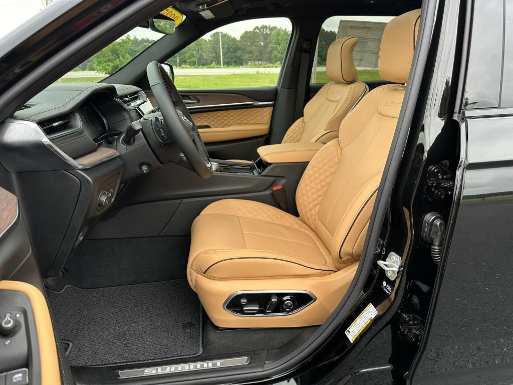 new 2025 Jeep Grand Cherokee L car, priced at $59,386