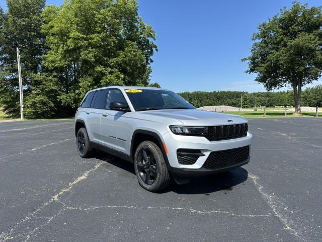 new 2025 Jeep Grand Cherokee car, priced at $43,355