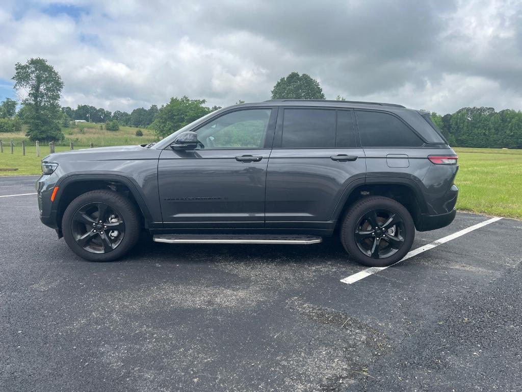 used 2024 Jeep Grand Cherokee car, priced at $43,895
