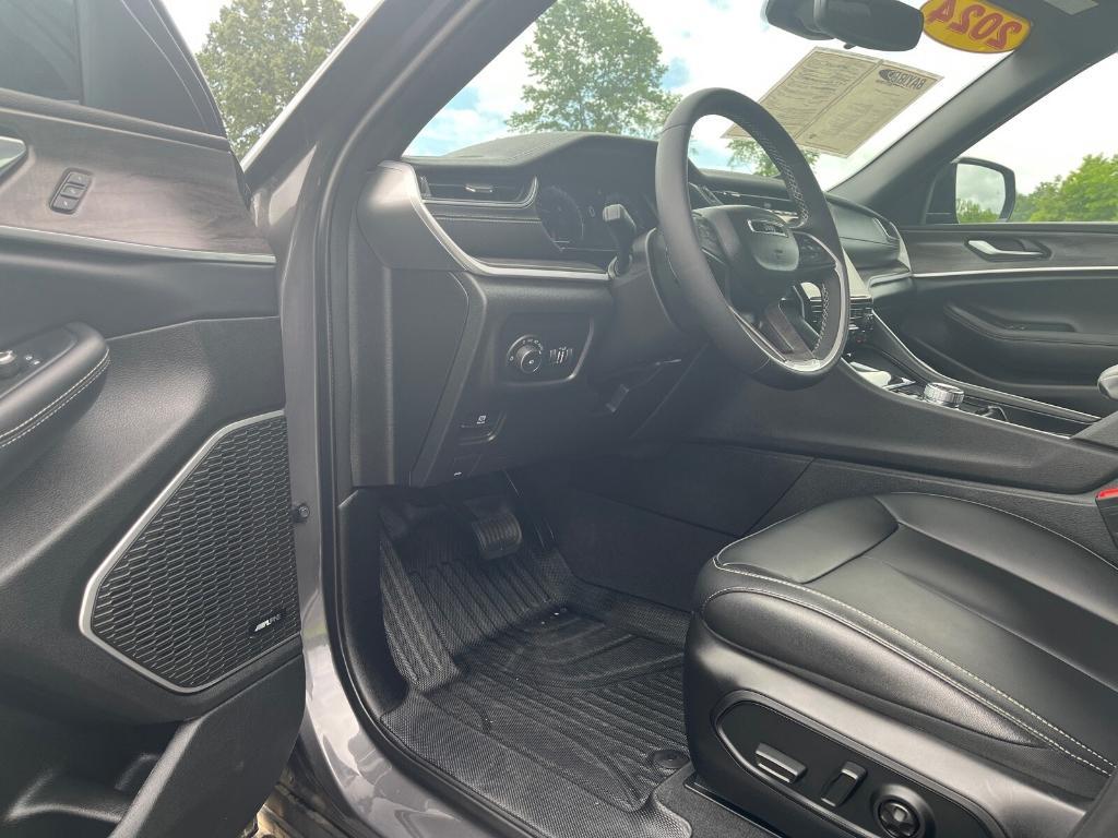 used 2024 Jeep Grand Cherokee car, priced at $43,894