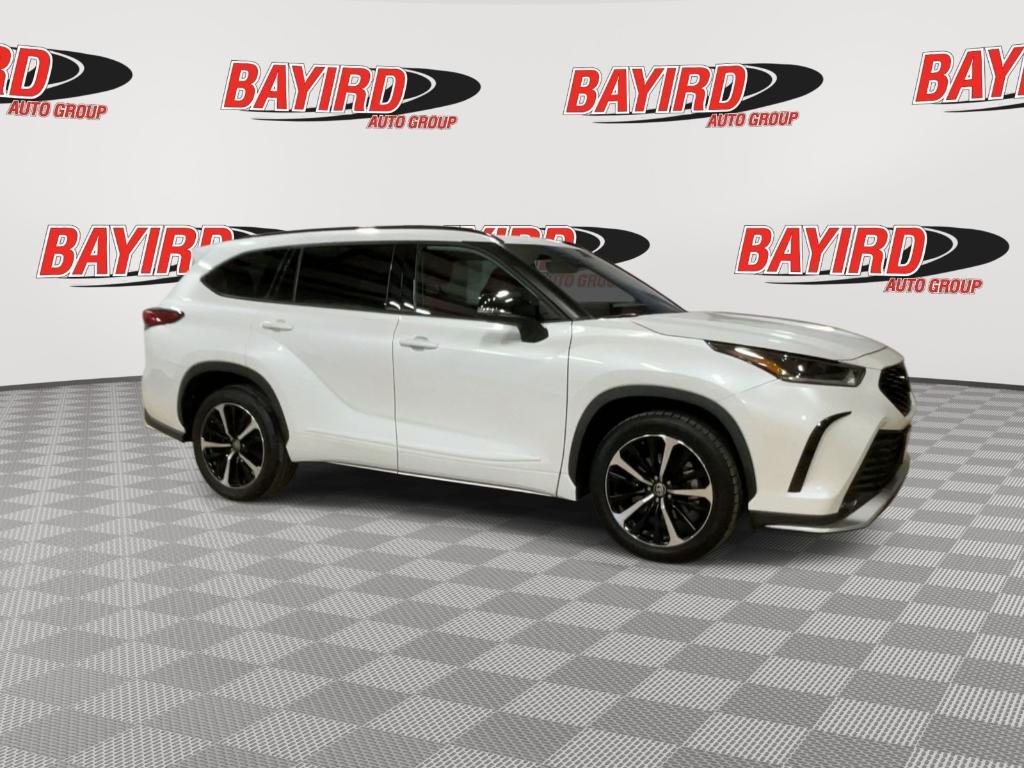 used 2022 Toyota Highlander car, priced at $39,421