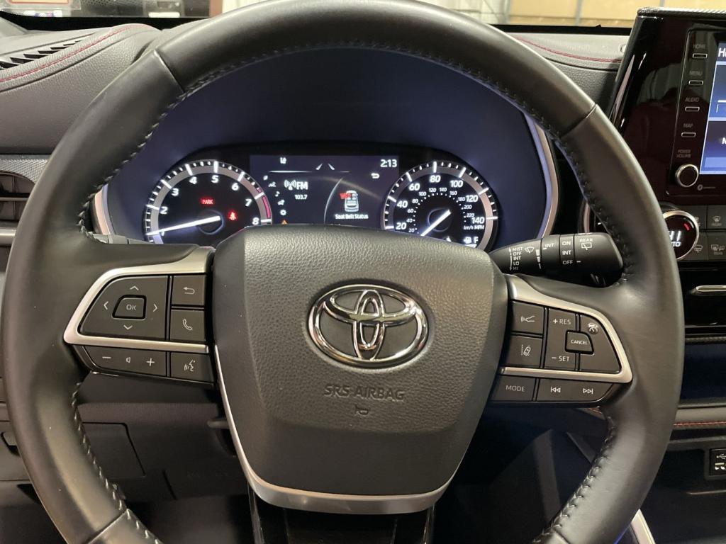 used 2022 Toyota Highlander car, priced at $39,421