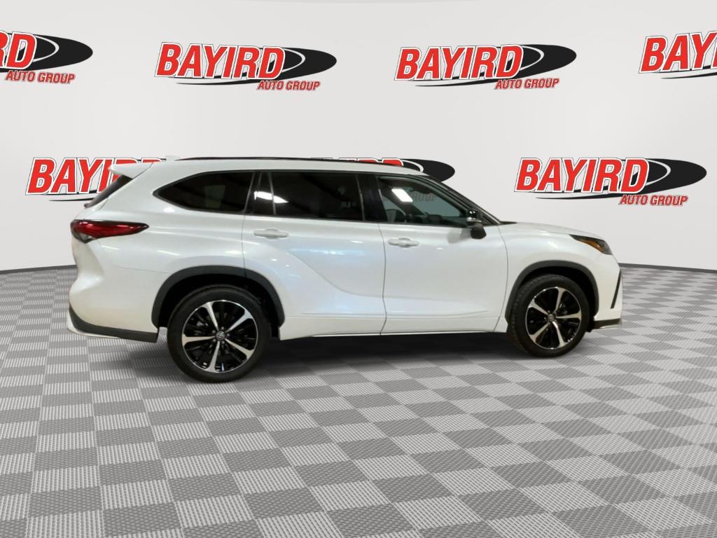 used 2022 Toyota Highlander car, priced at $39,421