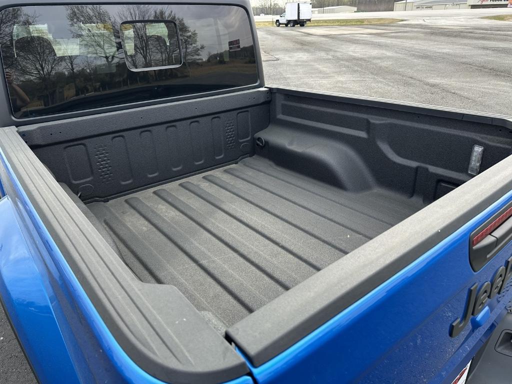 new 2025 Jeep Gladiator car, priced at $48,632