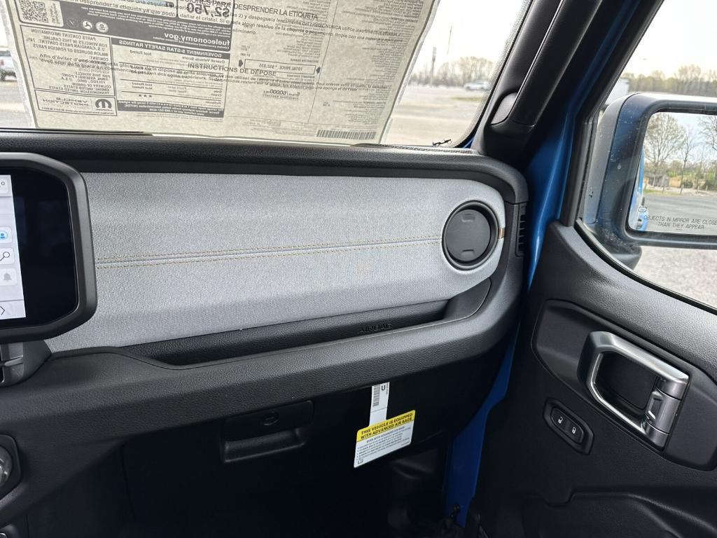 new 2025 Jeep Gladiator car, priced at $48,285