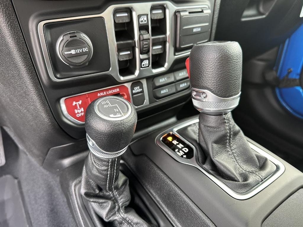 new 2025 Jeep Gladiator car, priced at $48,632