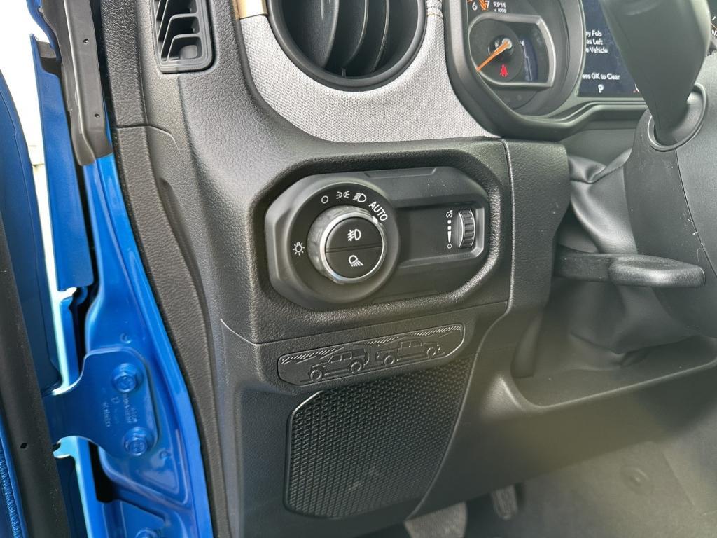 new 2025 Jeep Gladiator car, priced at $48,632