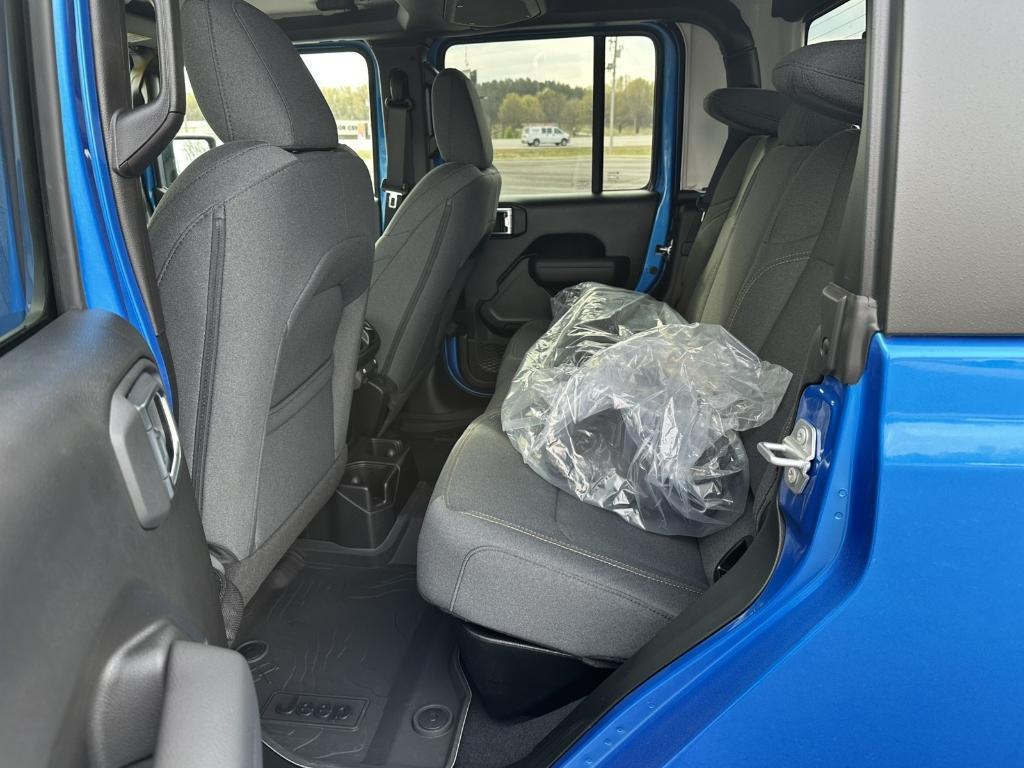 new 2025 Jeep Gladiator car, priced at $46,222