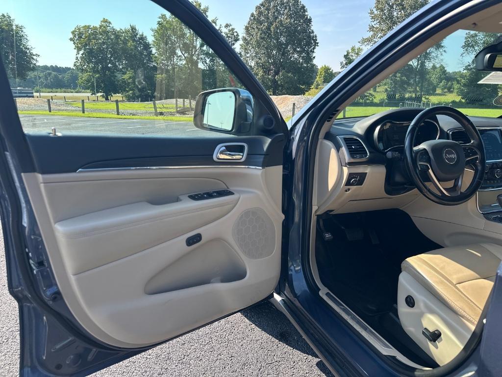 used 2021 Jeep Grand Cherokee car, priced at $28,114