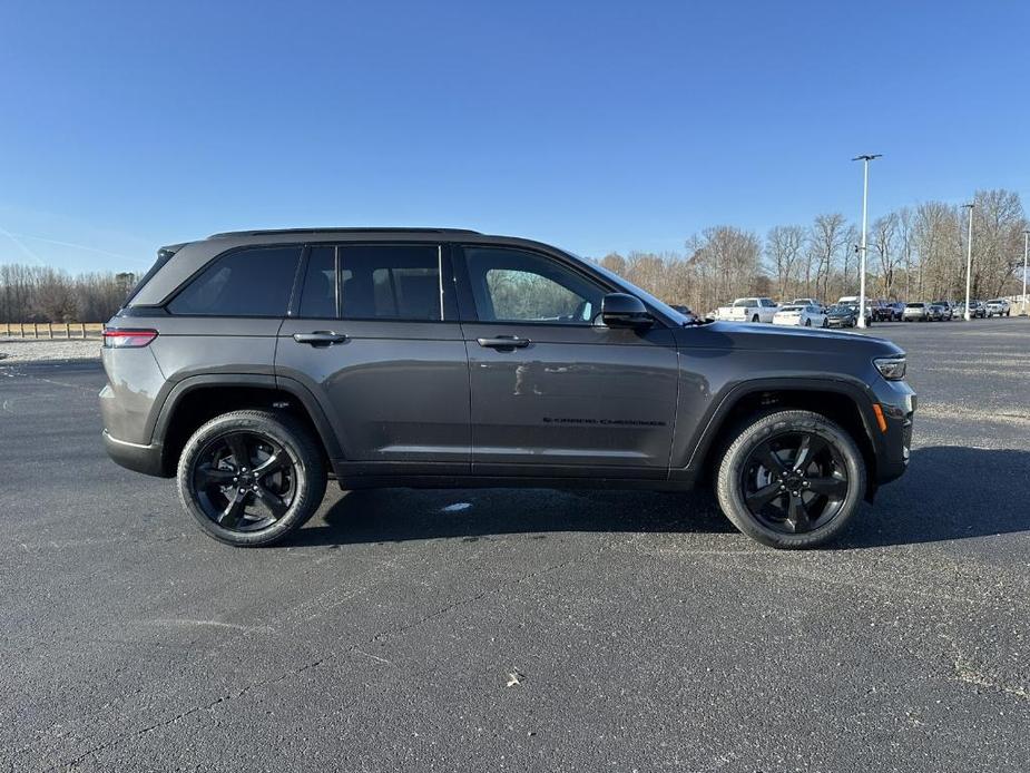 new 2025 Jeep Grand Cherokee car, priced at $45,175