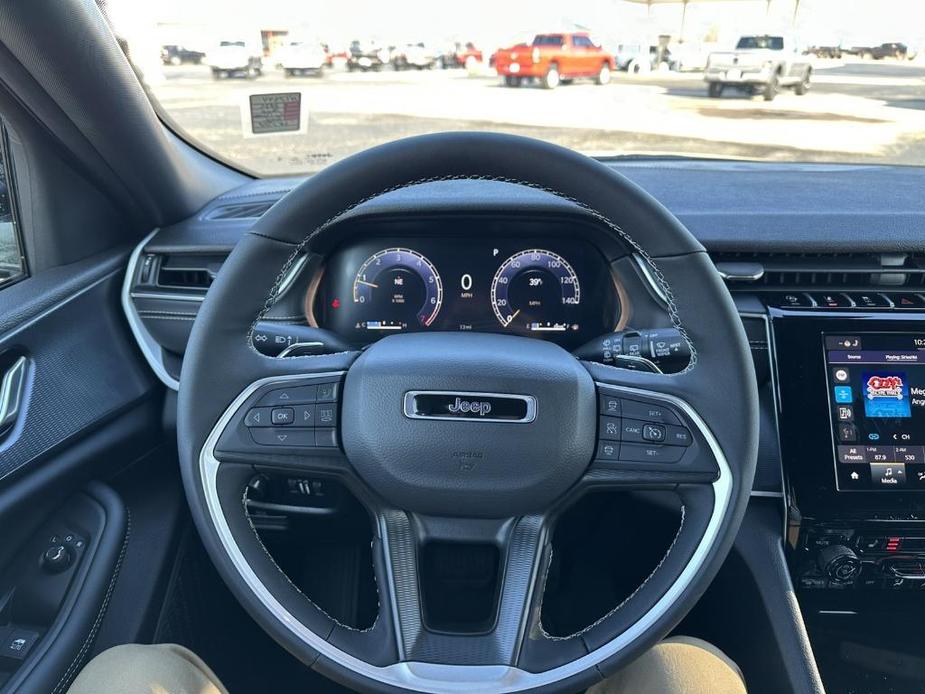 new 2025 Jeep Grand Cherokee car, priced at $45,175