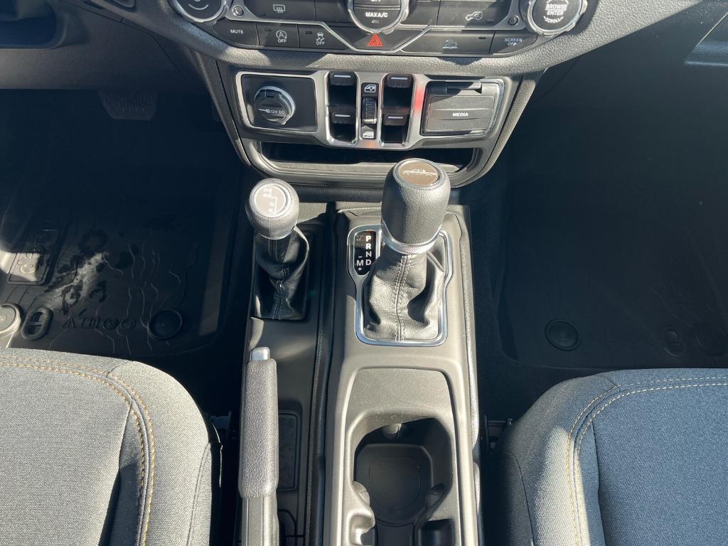 new 2025 Jeep Gladiator car, priced at $43,633
