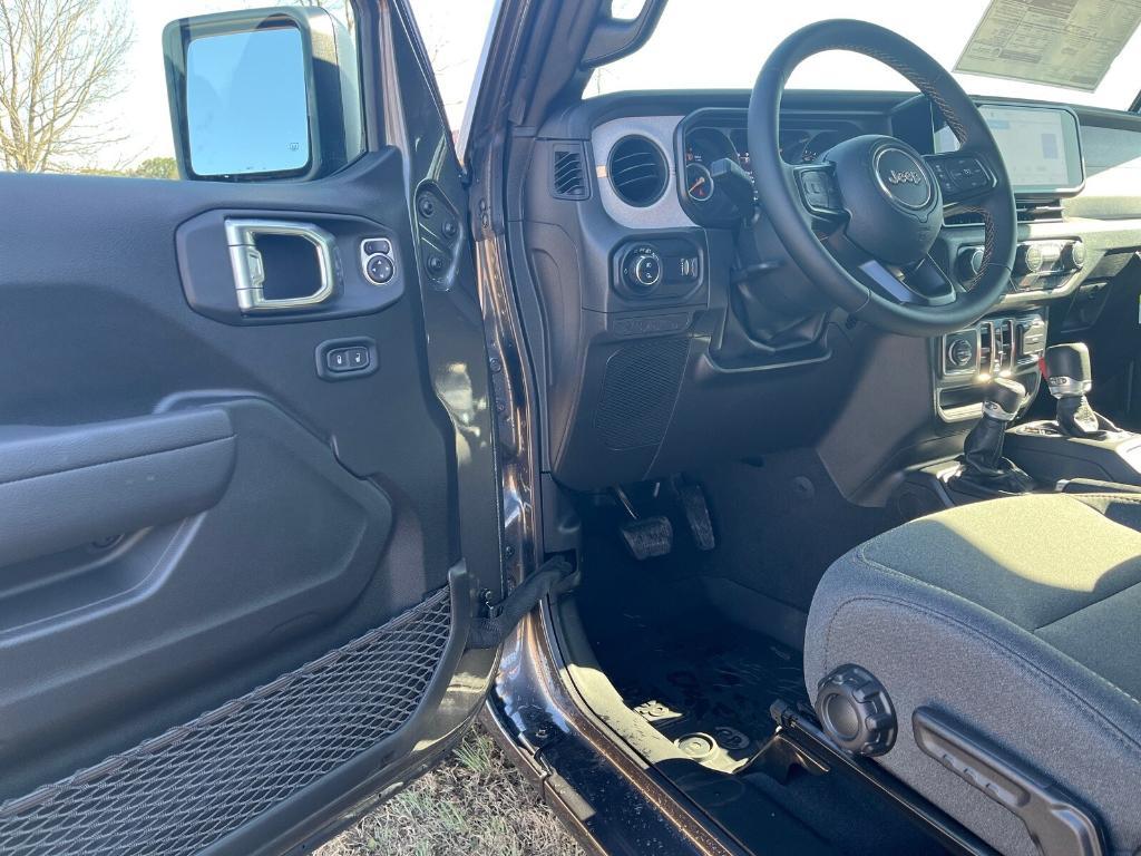 new 2025 Jeep Gladiator car, priced at $41,133