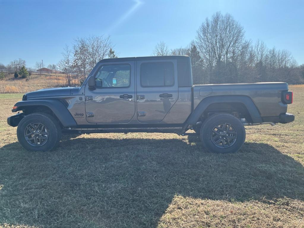 new 2025 Jeep Gladiator car, priced at $43,633