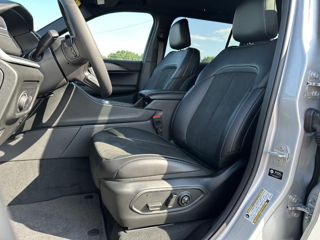 new 2025 Jeep Grand Cherokee L car, priced at $44,559