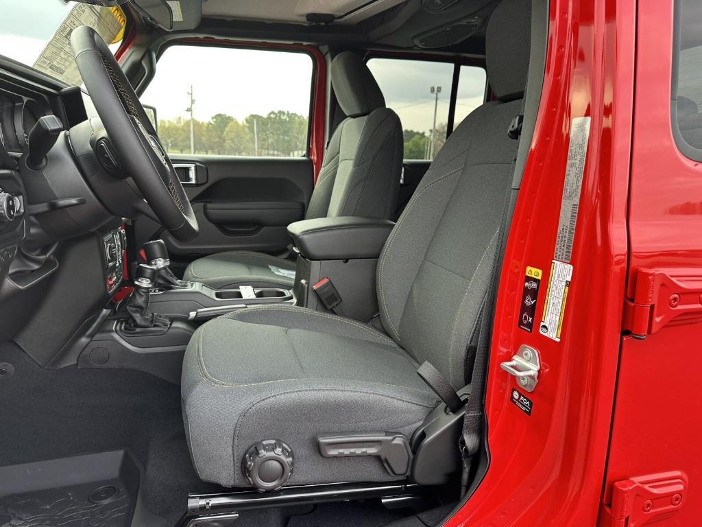 new 2025 Jeep Gladiator car, priced at $48,285