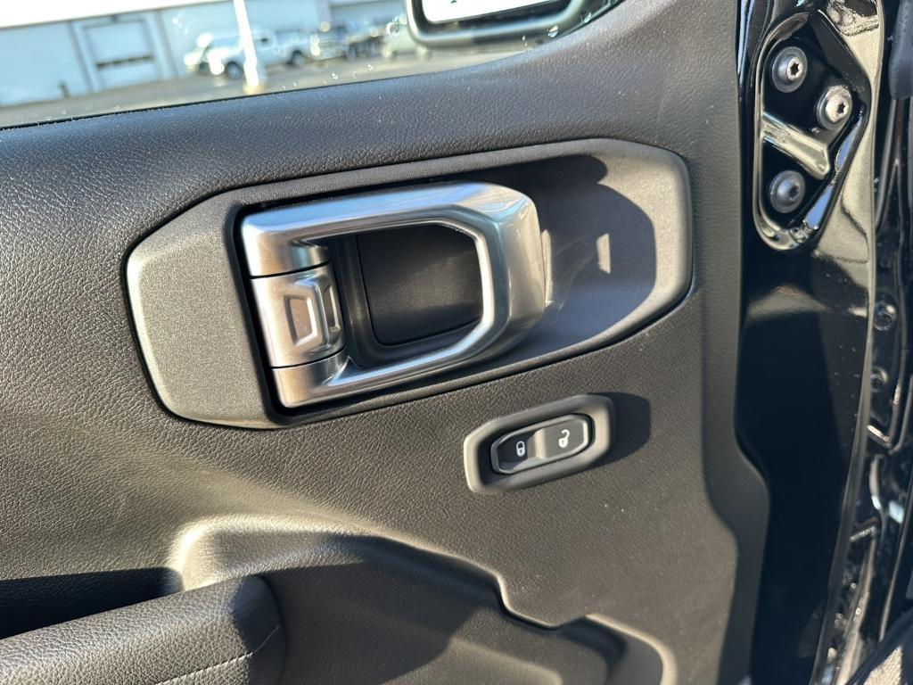 new 2025 Jeep Wrangler car, priced at $40,273