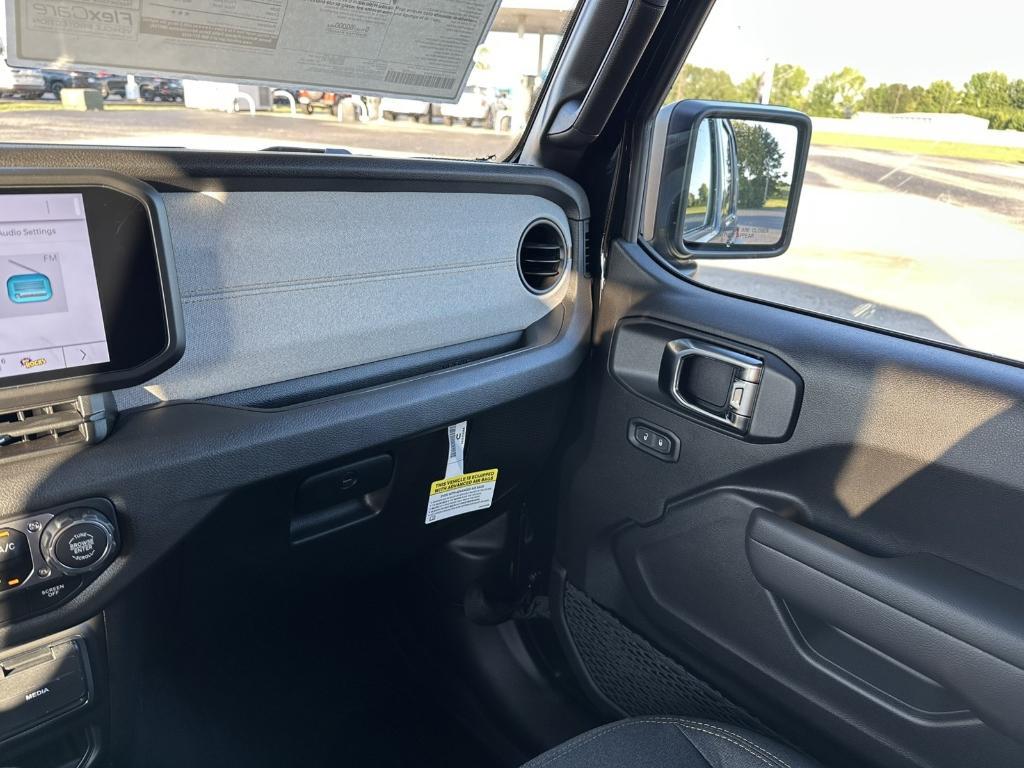 new 2025 Jeep Wrangler car, priced at $40,273