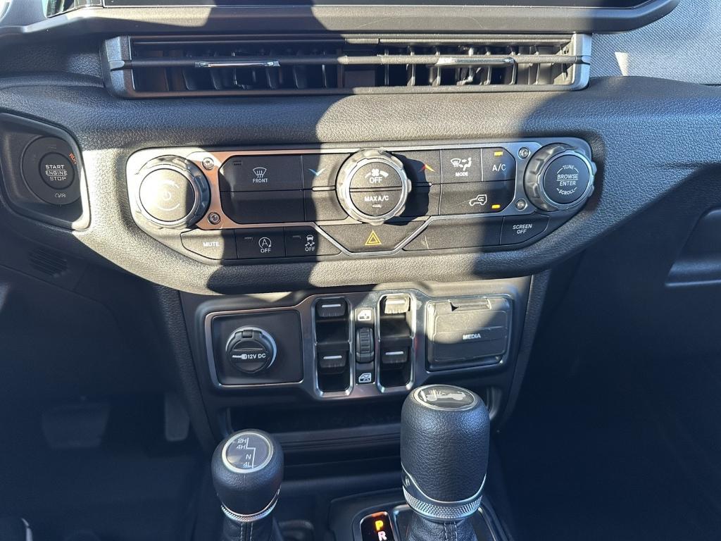 new 2025 Jeep Wrangler car, priced at $40,273