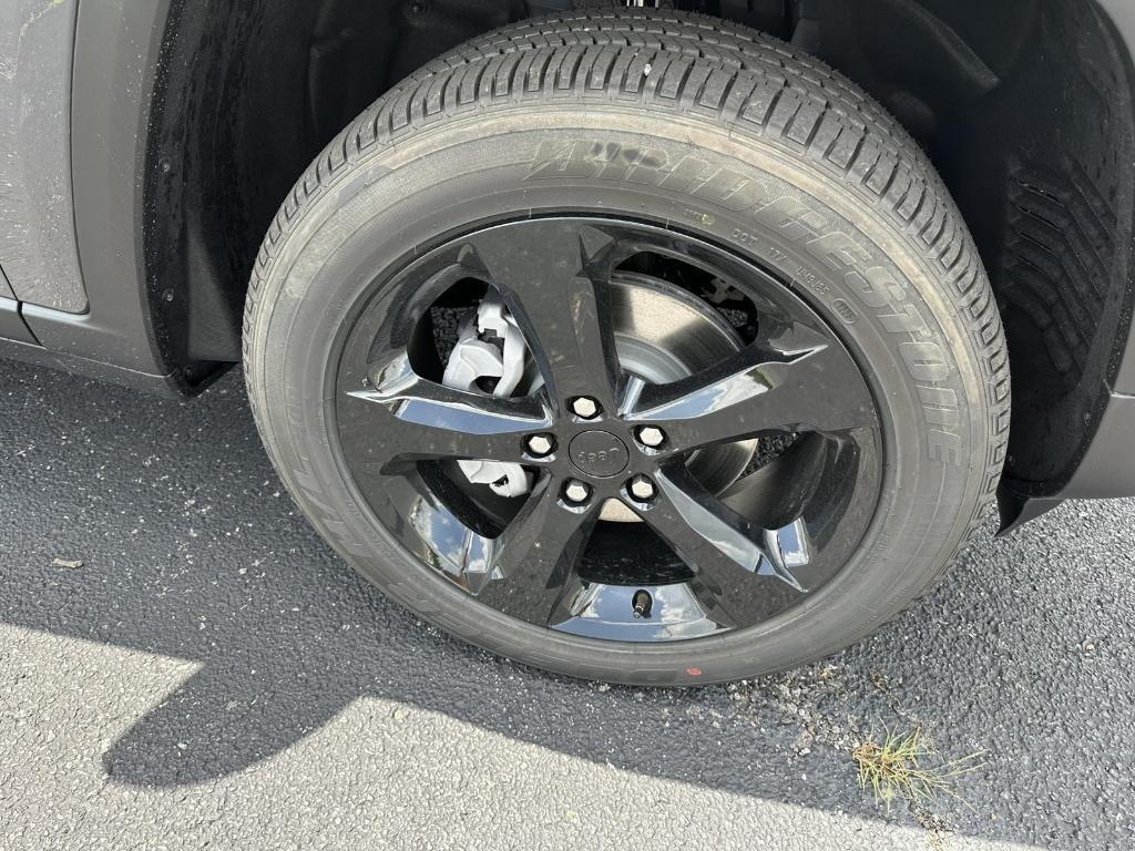 new 2025 Jeep Grand Cherokee car, priced at $40,855