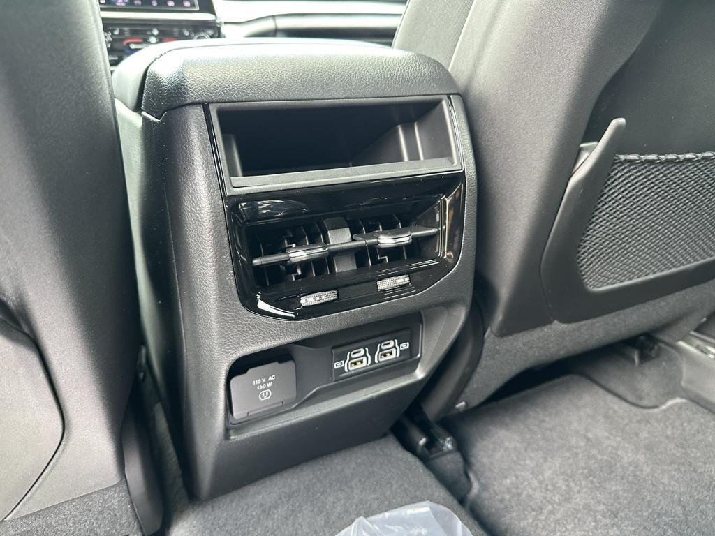 new 2025 Jeep Grand Cherokee car, priced at $40,855