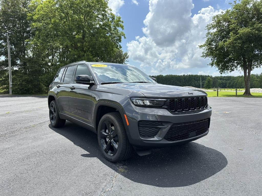 new 2025 Jeep Grand Cherokee car, priced at $43,355