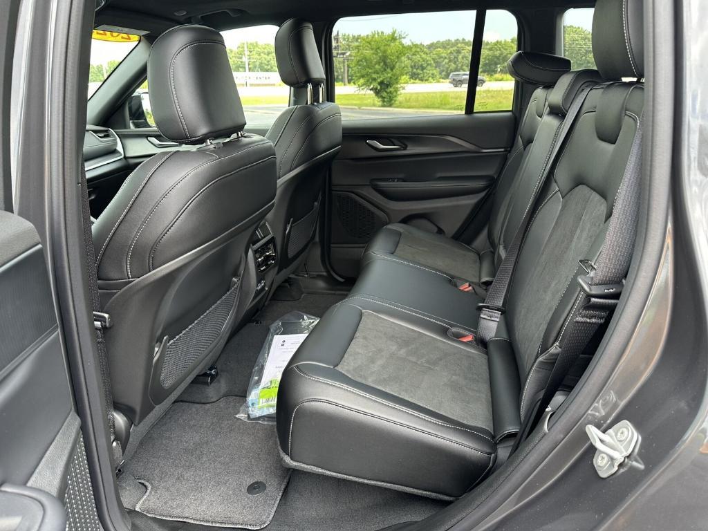 new 2025 Jeep Grand Cherokee car, priced at $43,355