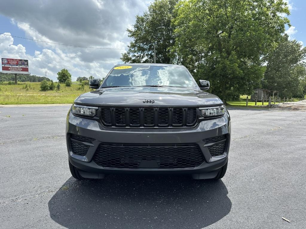 new 2025 Jeep Grand Cherokee car, priced at $40,855