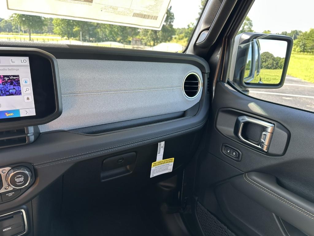 new 2025 Jeep Wrangler car, priced at $48,655