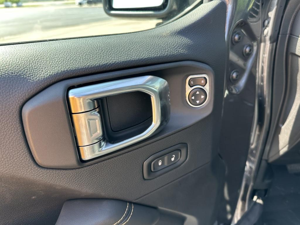 new 2025 Jeep Wrangler car, priced at $48,655
