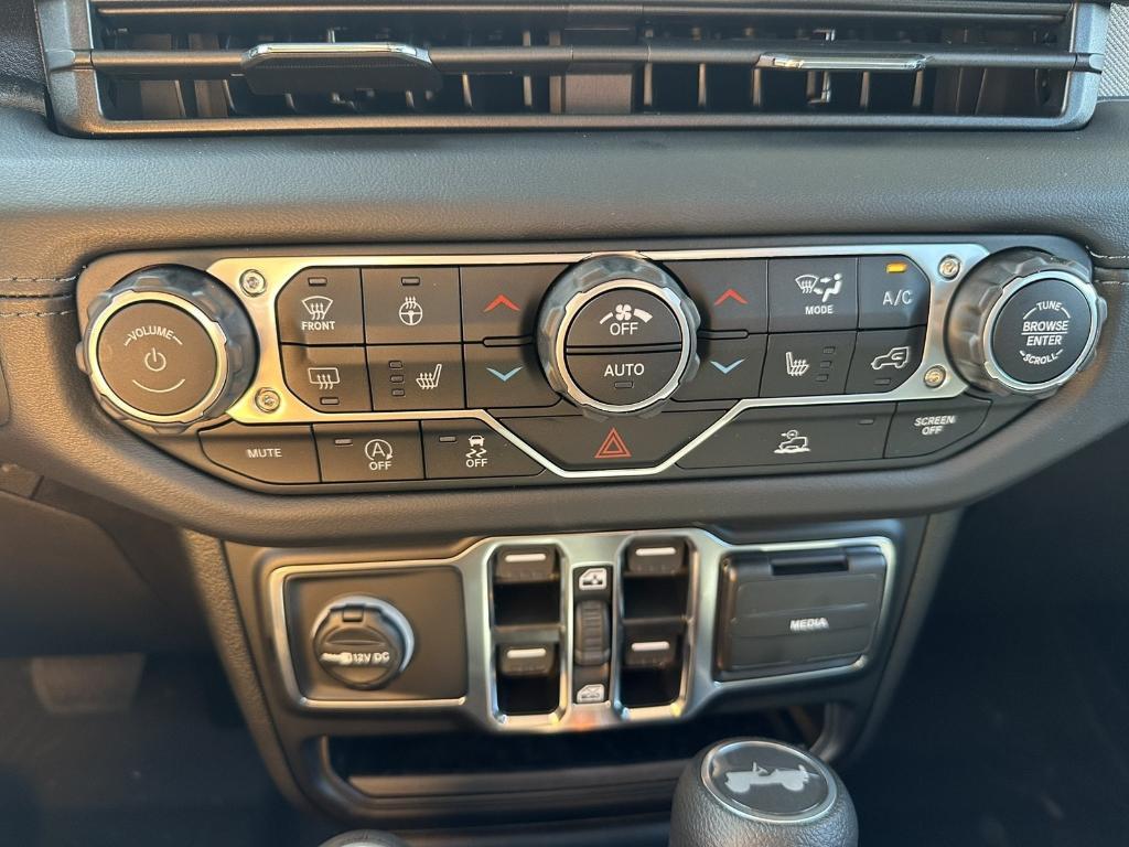 new 2025 Jeep Wrangler car, priced at $48,655