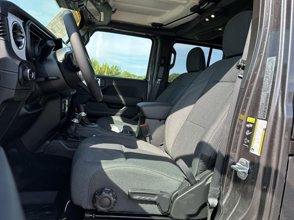 new 2025 Jeep Wrangler car, priced at $48,655