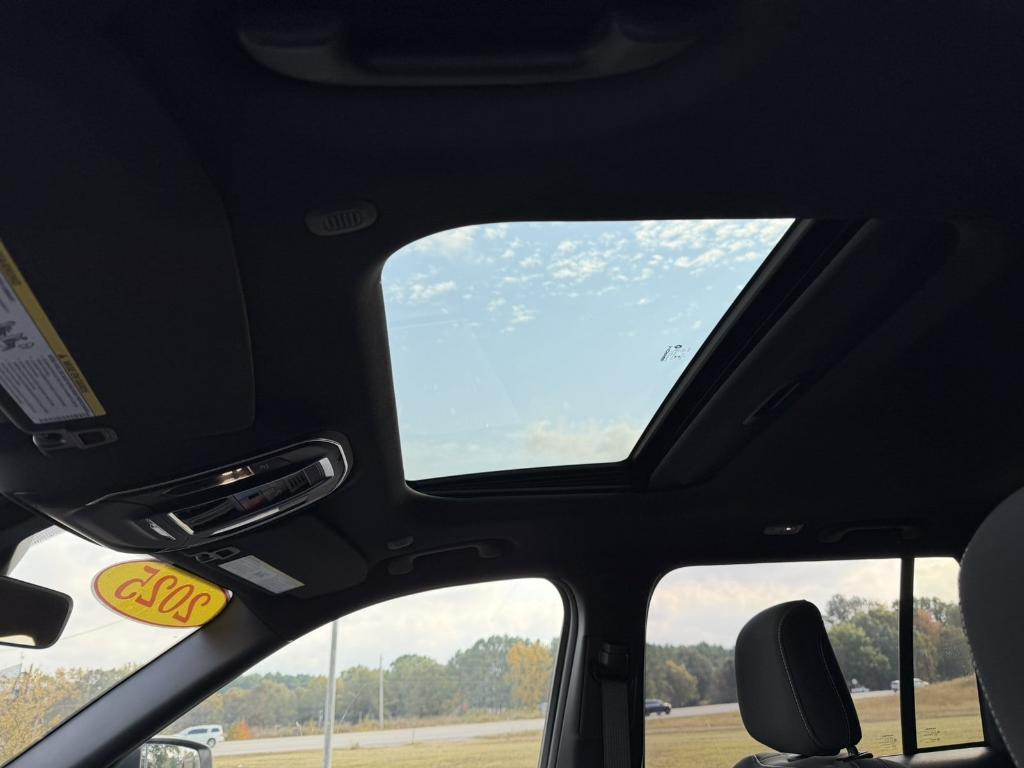 new 2025 Jeep Grand Cherokee car, priced at $33,529