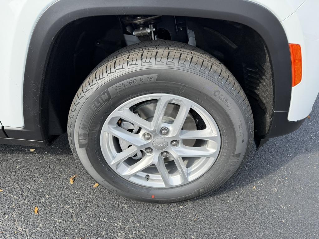 new 2025 Jeep Grand Cherokee car, priced at $33,529