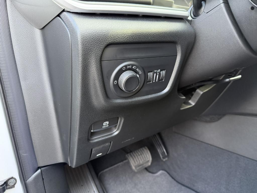 new 2025 Jeep Grand Cherokee car, priced at $33,529