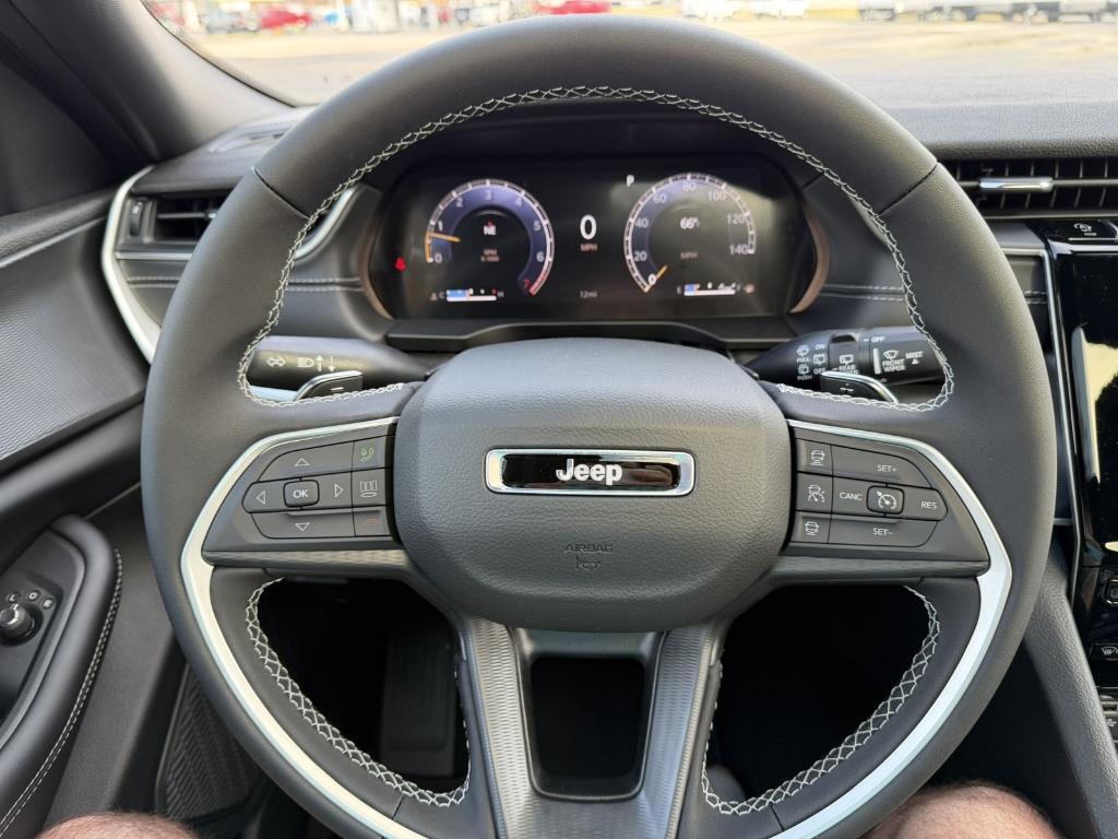 new 2025 Jeep Grand Cherokee car, priced at $33,529